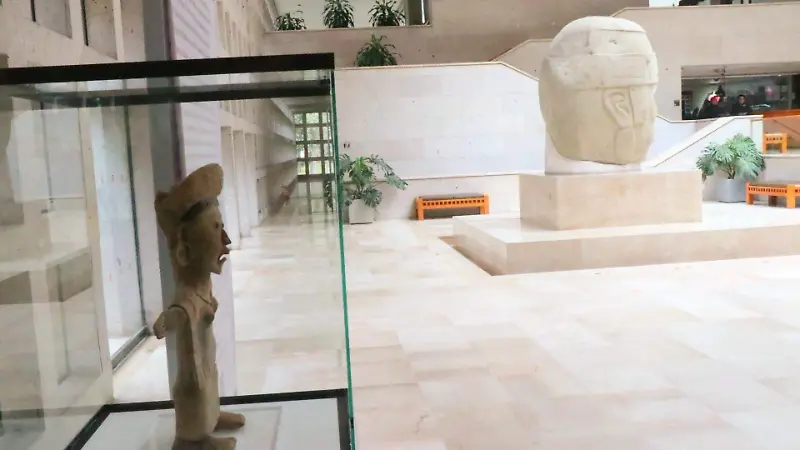 Escultura de la diosa madre mesoamericana de Nopiloa, Veracruz